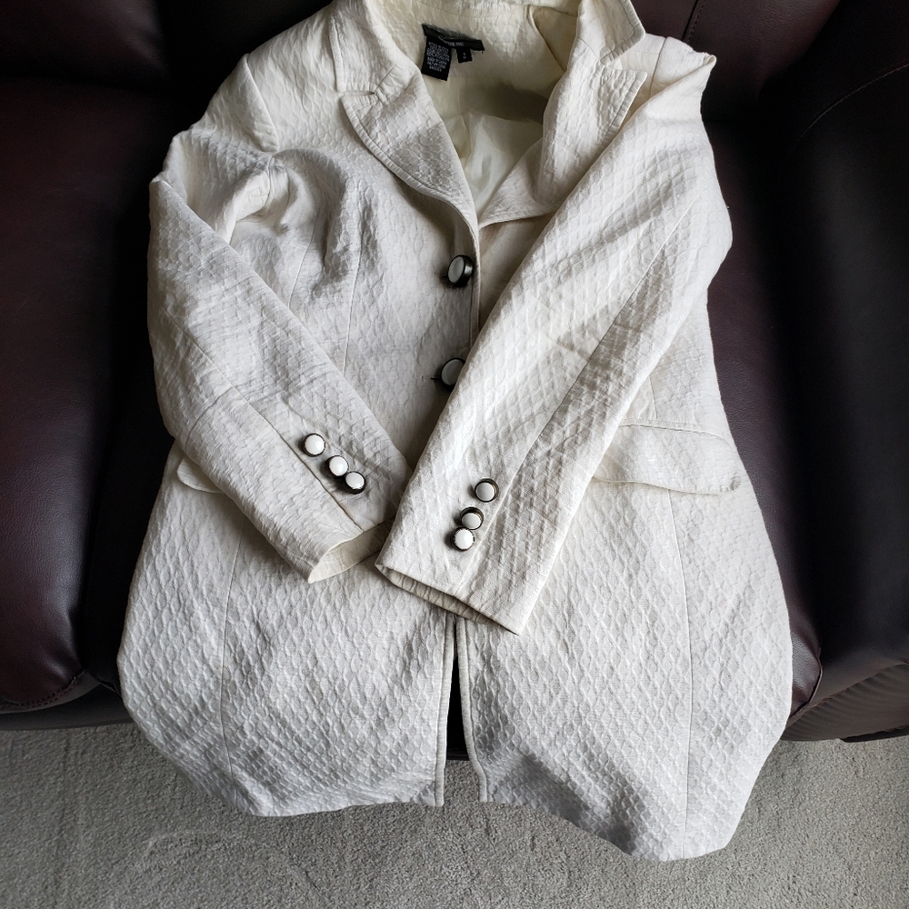 CHAPTER ONE Cream Jacket - Picture 7 of 8